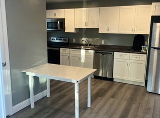 96 Plymouth St APT 4, Holbrook, MA 02343