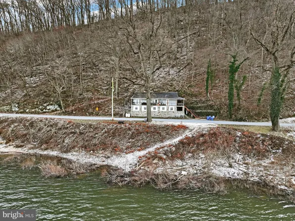 6140 River Dr, York, PA 17406