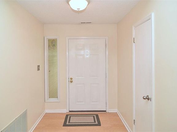 3rd image of 4830 Roswell Mill Dr