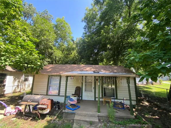 625 E Acheson St, Denison, TX 75021