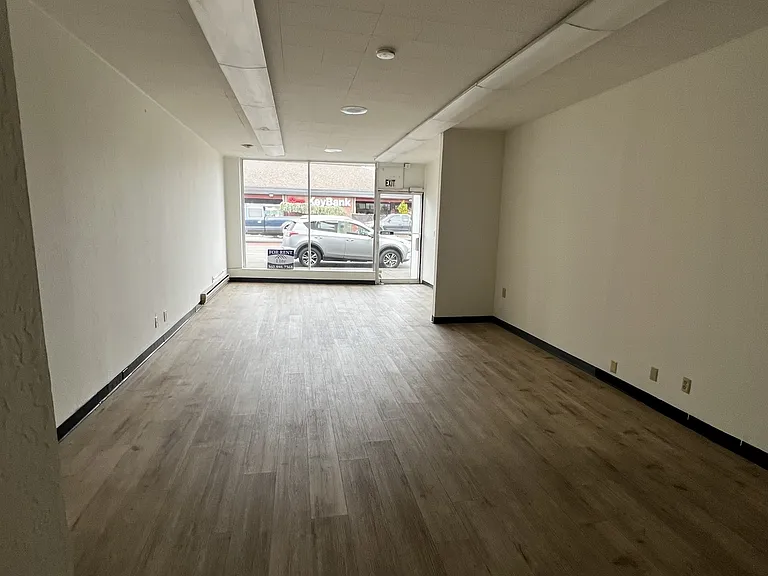 415 W Railroad Ave #1 — Photo 1