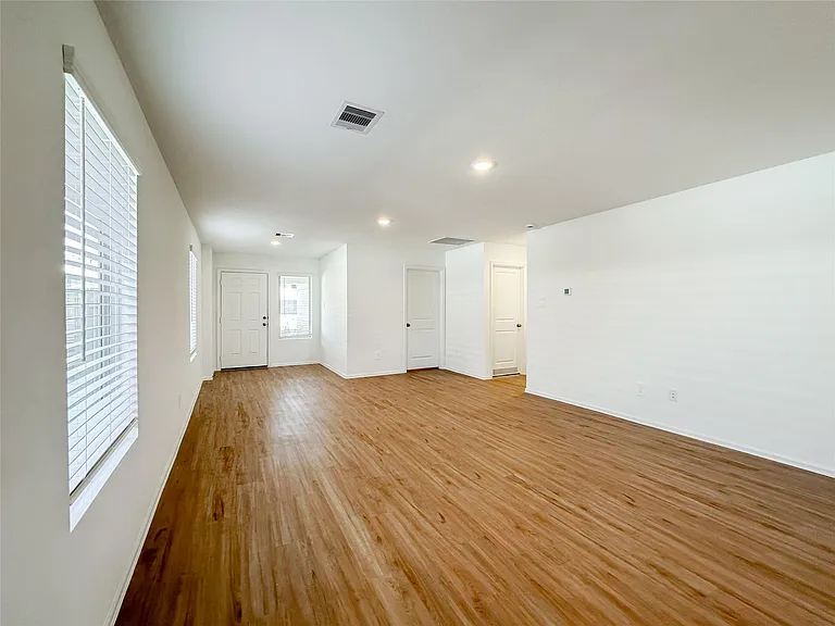1444 Las Cuevas Dr — Photo 6
