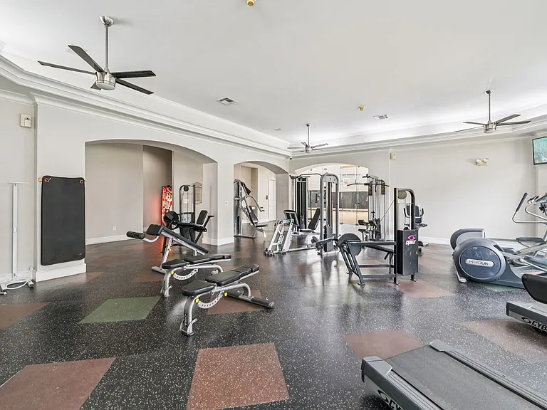 Oaks Riverchase Apartments — Photo 20