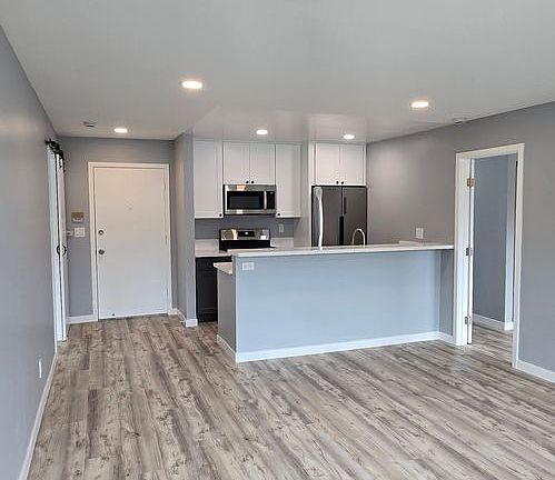 2nd image of 3960 Kansas St #17669543