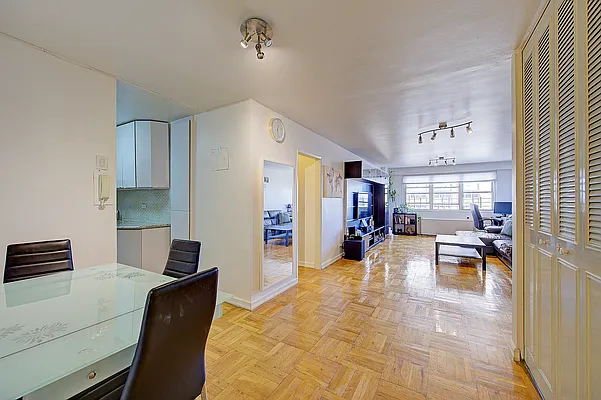 Sold by Keller Williams Realty Landmark | media 29