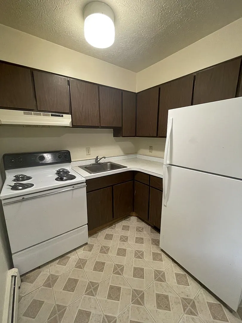 526 Linden St — Photo 4