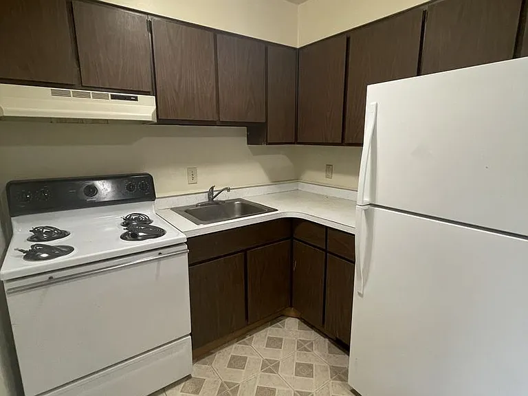 526 Linden St — Photo 5