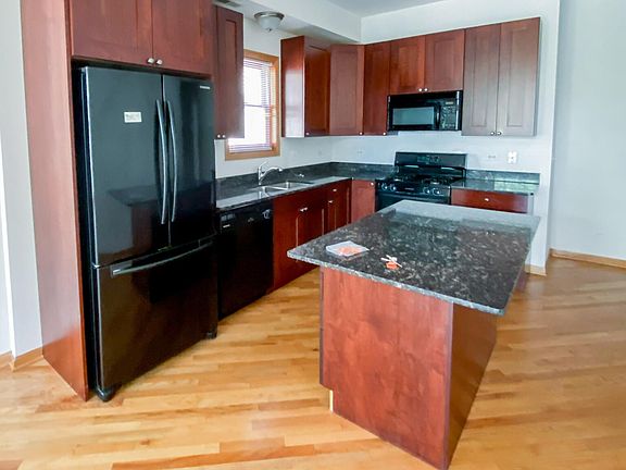 3rd image of 2553 N Southport Ave #2D
