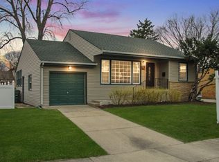 908 Goodwin Dr, Park Ridge, IL 60068