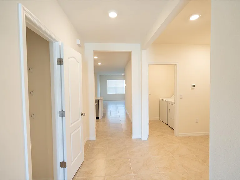 444 Taylor Groves Dr — Photo 18