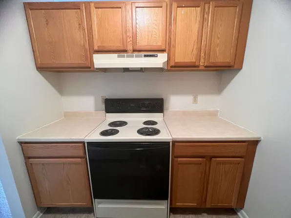 Gold Falls Villa Apartments, 3125 Spring Valley Ln E #E10, Cedar Falls, IA 50613