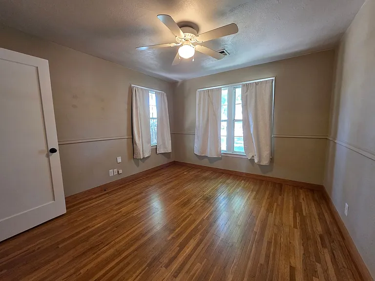 221 Oakshire Ave — Photo 18