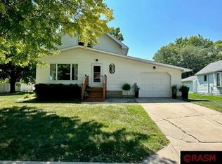 809 4th St, Nicollet, MN 56074