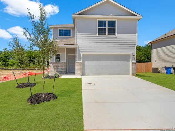 608 Saxon St, Seguin, TX 78155