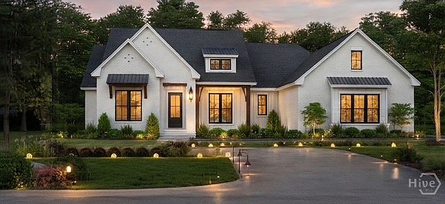 1st image of 450 Beachwood Drive