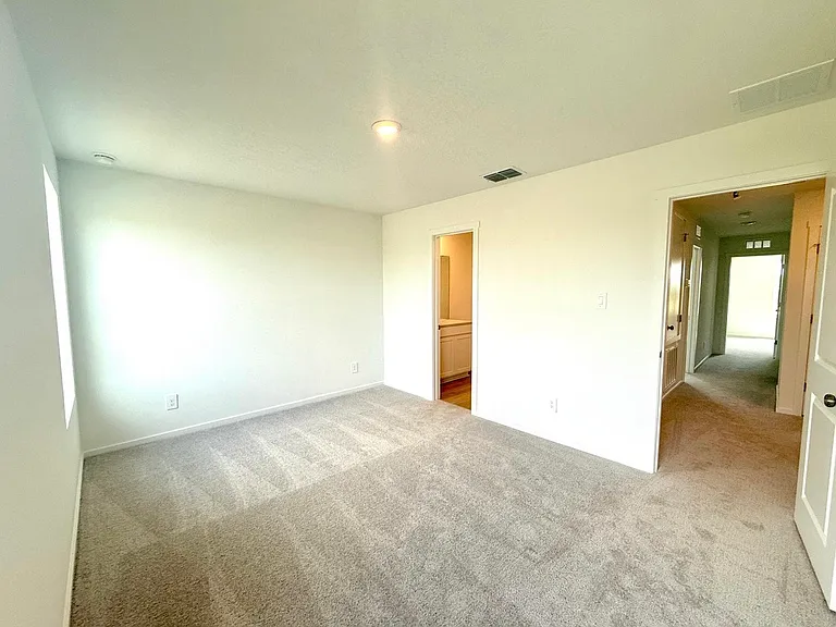 874 Lynx St — Photo 5