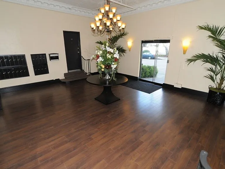 Chateau Hollywood — Photo 15