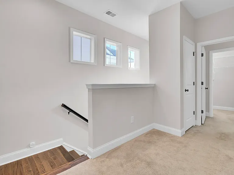 115 Hawthorne Landing Dr — Photo 17