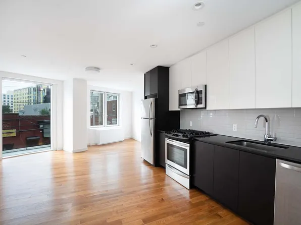 3143 Vernon Blvd #207, Astoria, NY 11106