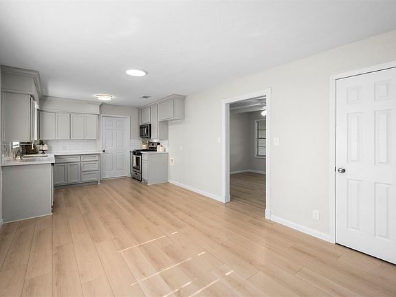 5th image of 10206 Alta Loma Way