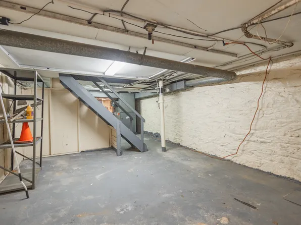 231 Monitor Street image 21 of 24