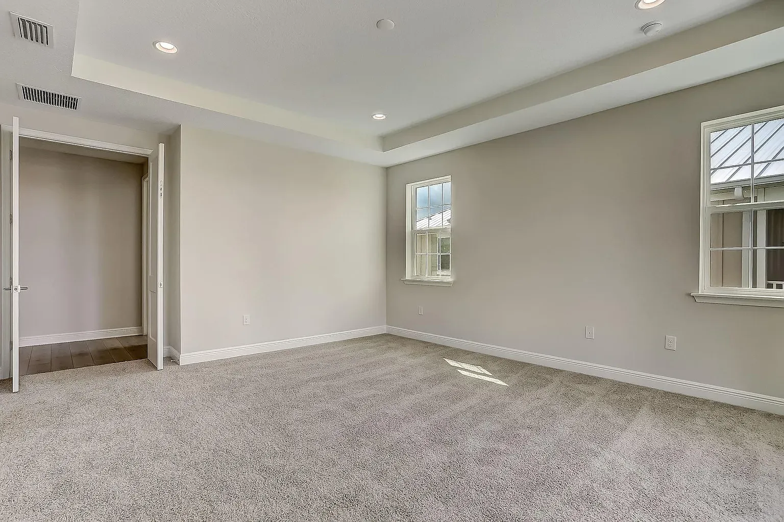3 bed, 2.5 bath, 2639 sqft, $4,500 — Photo 2
