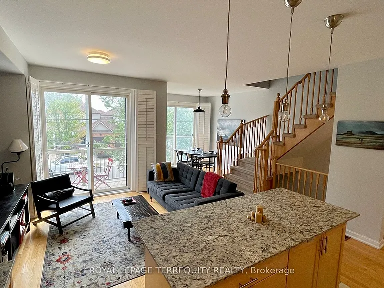 165 Hampshire Way #152 — Photo 6