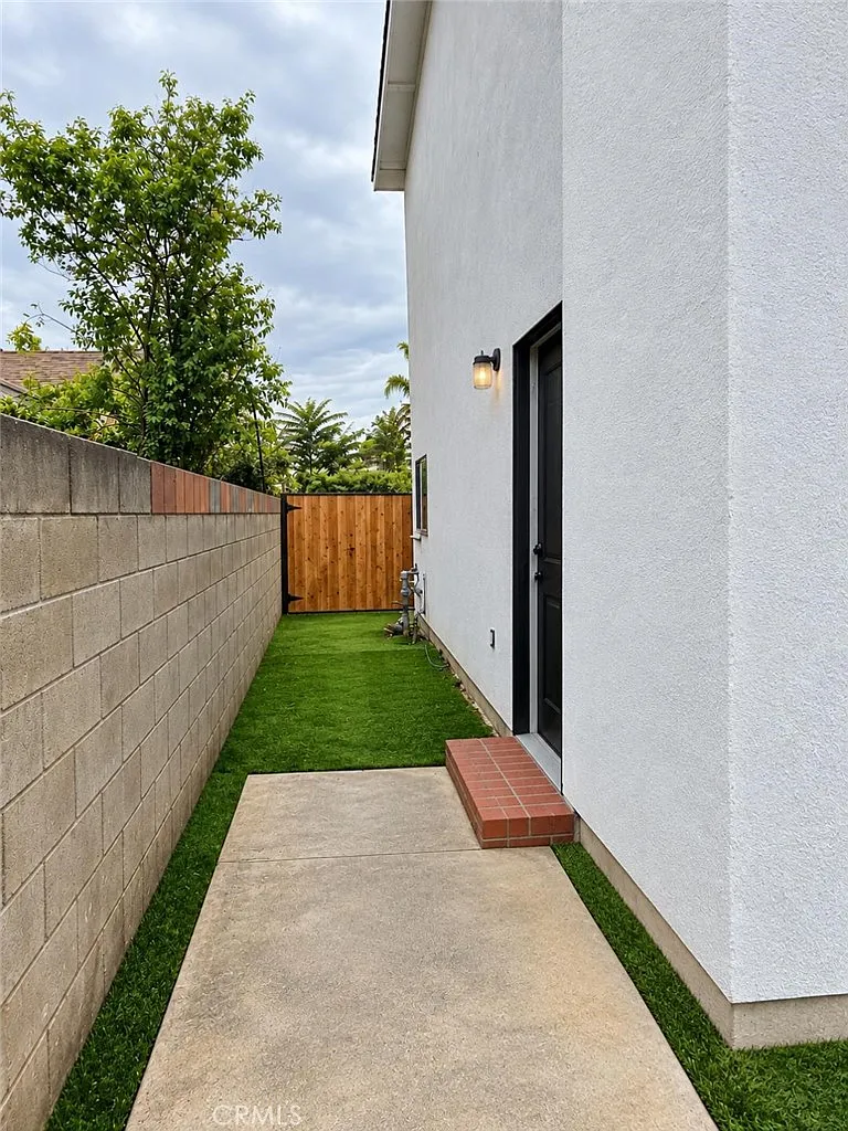 3 bed, 2423 sqft, $3,500 — Photo 1