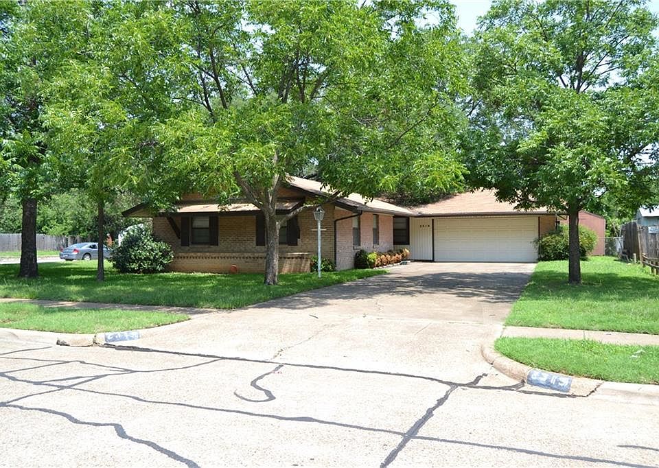 2nd image of 2319 Greenbrier Dr