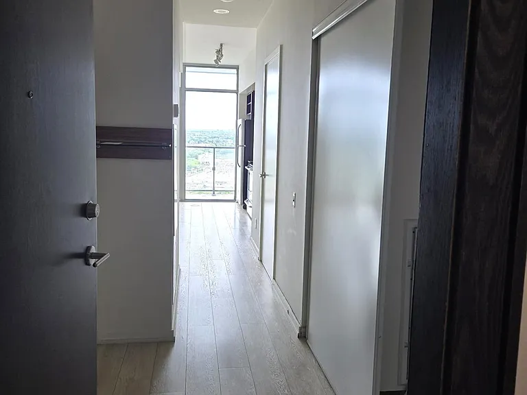 105 The Queensway #2205 — Photo 2
