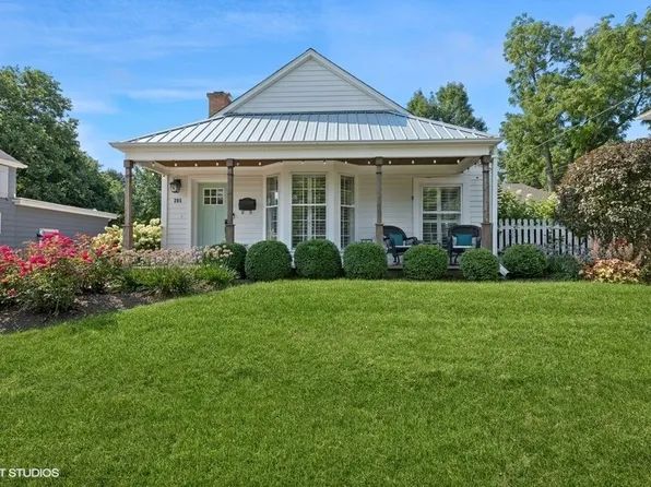 205 W Station St, Barrington, IL 60010