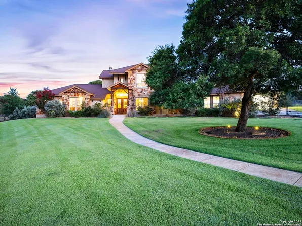156 BRIDGEWATER DR, La Vernia, TX 78121
