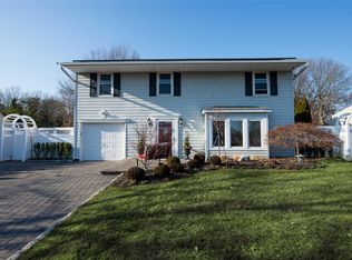 224 Singingwood Dr, Holbrook, NY 11741