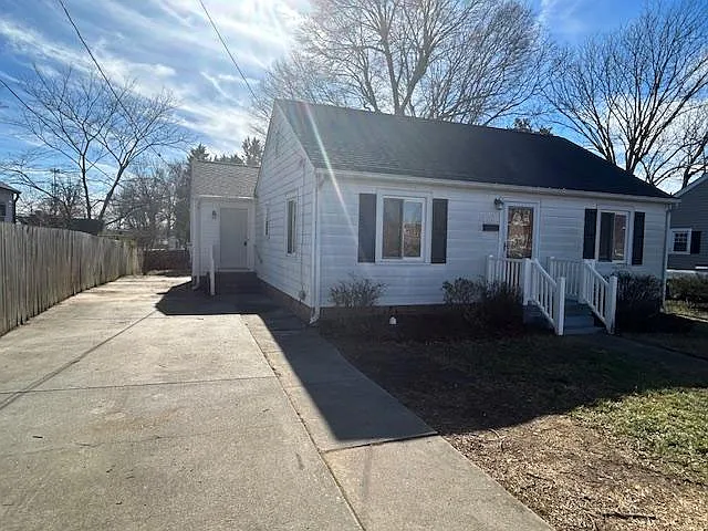 824 High St — Photo 2