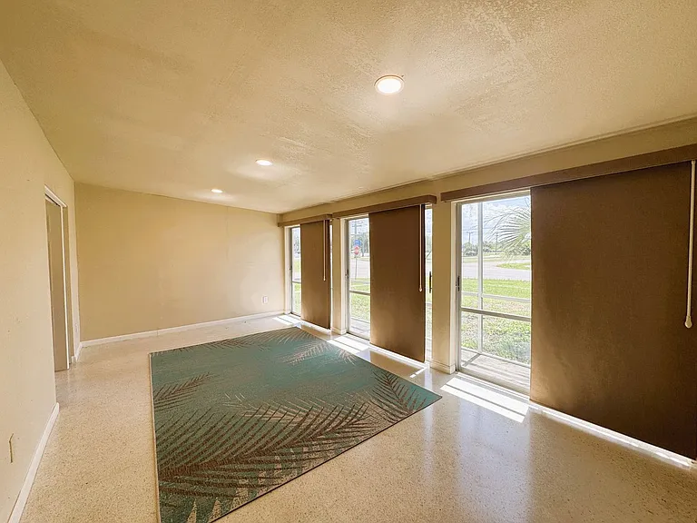 13880 Tamiami Trl — Photo 10