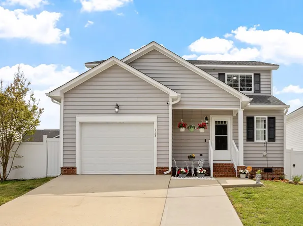 313 Pittsboro St, Fuquay Varina, NC 27526