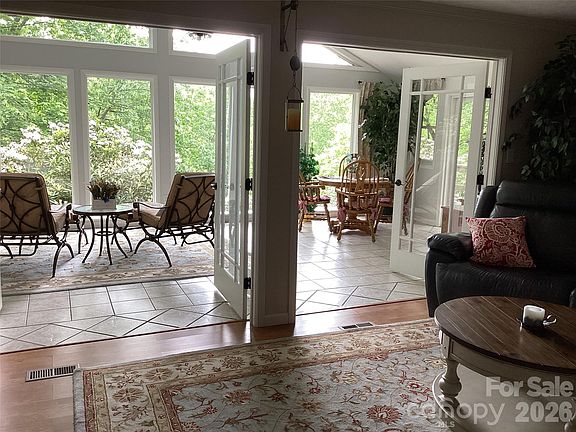 2nd image of 31 Rhododendron Rd