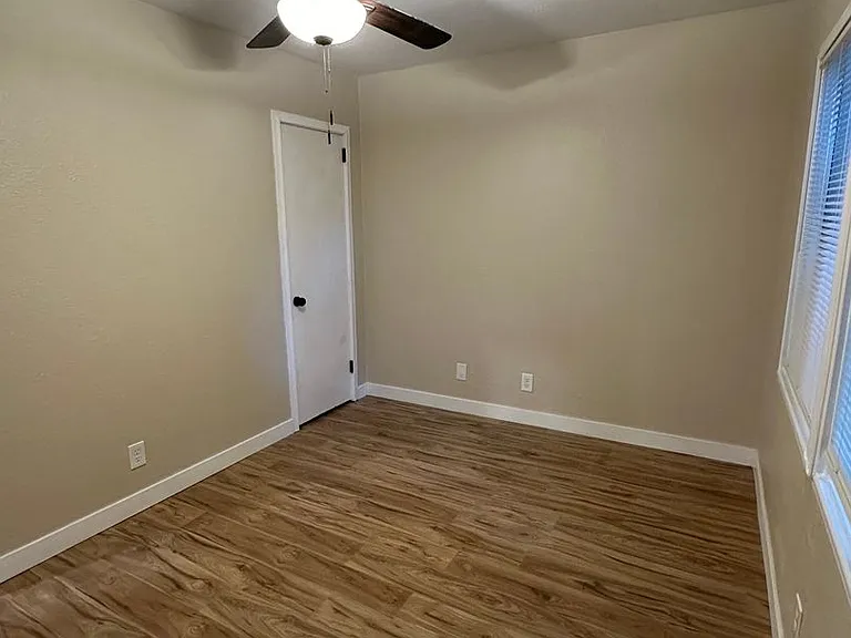 225 E Louise Ave — Photo 14