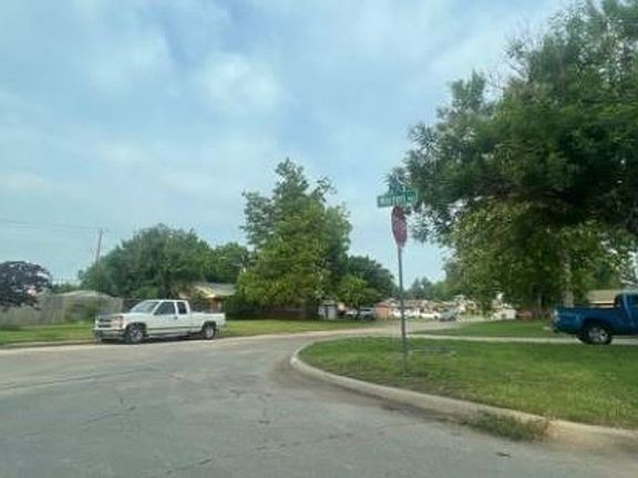 Exterior Neighborhood (street photo)