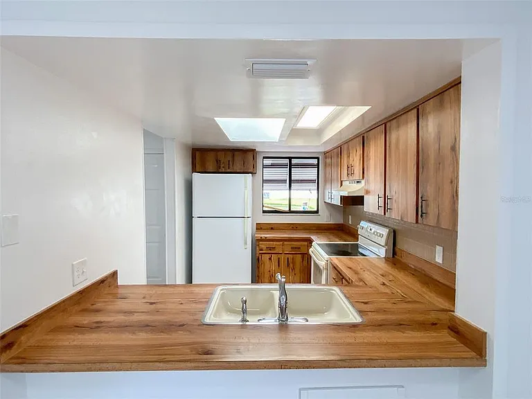 2242 Pinewood Villas Dr — Photo 8