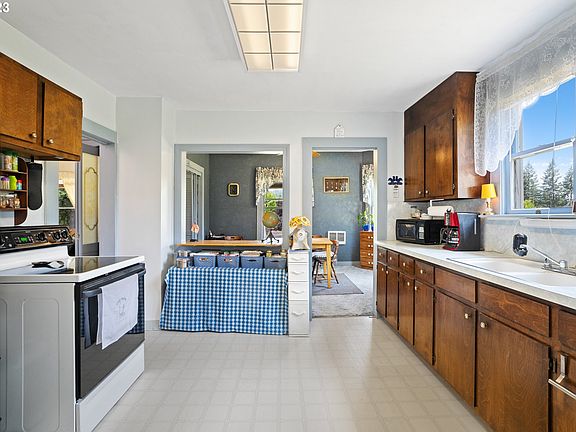 5th image of 21115 NE 399th St