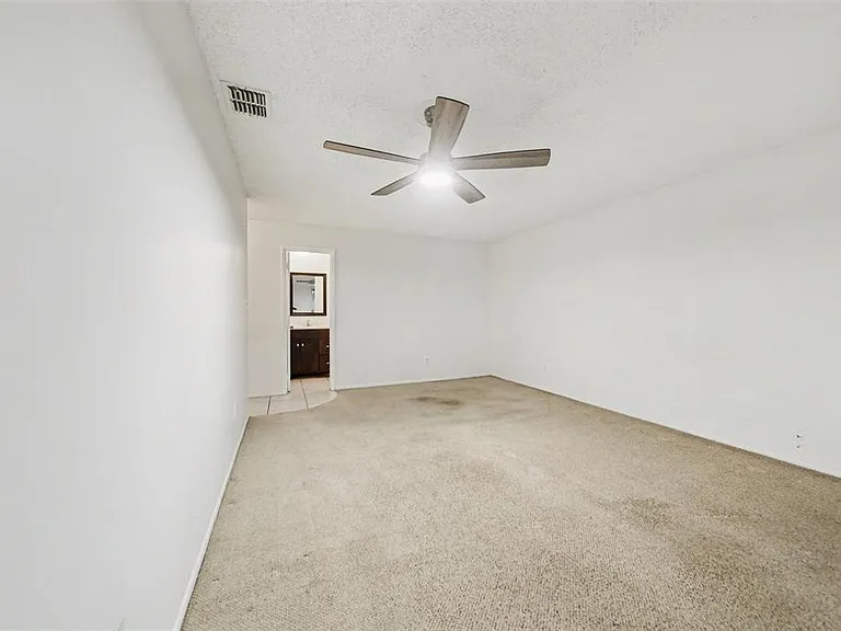 5033 Loyola Ln — Photo 13