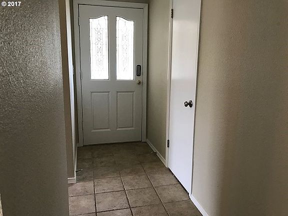 3rd image of 1604 NE 129th Ave