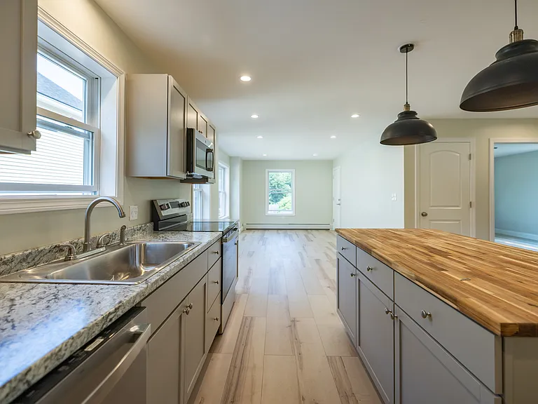7 Russell Ave #2 — Photo 4