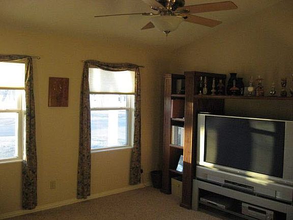 2nd image of 302 S Iowa St