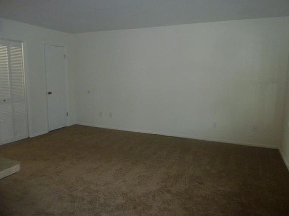 5th image of 9611 20th Bay St