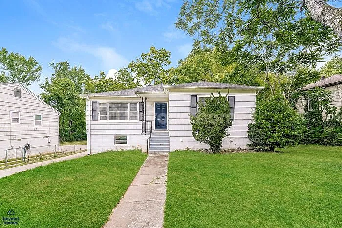 945 Elizabeth Dr — Photo 1