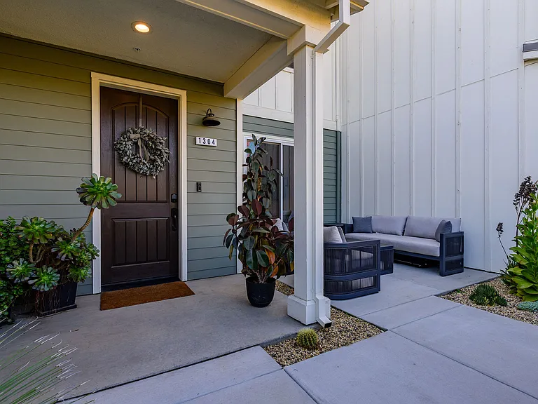 1304 Bloom Ln — Photo 49