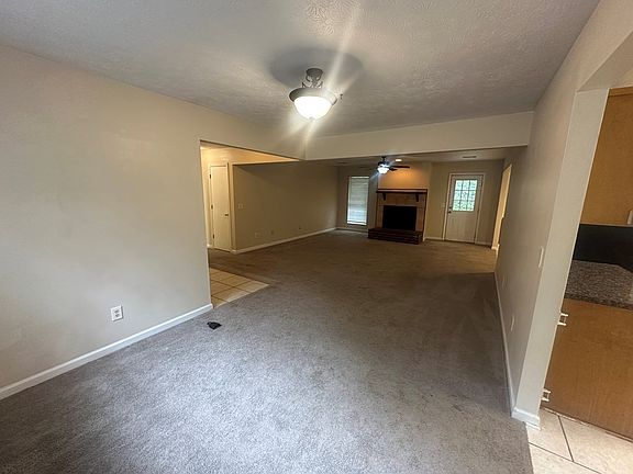 4th image of 141 Douglas Dr