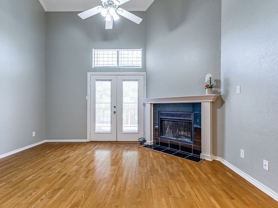 Vaulted ceiling living room